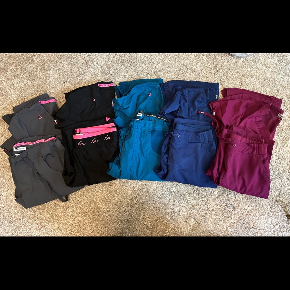 Greys anatomy & Koi lite scrubs